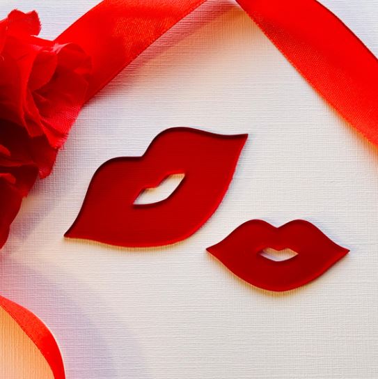 Valentines KISS topper